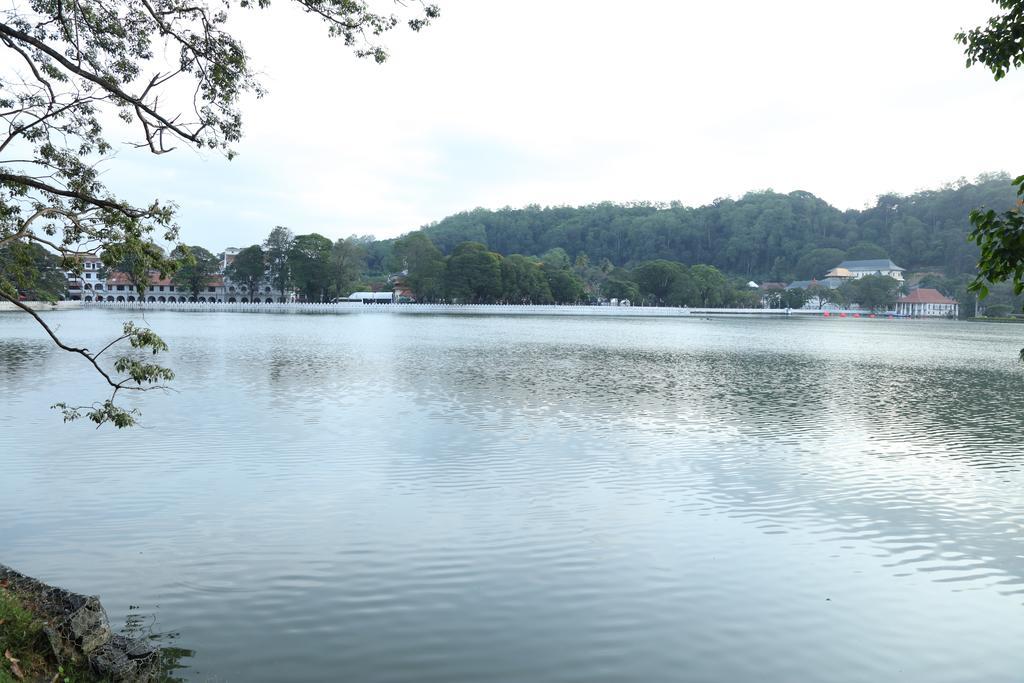 Glory Homestay Kandy Esterno foto