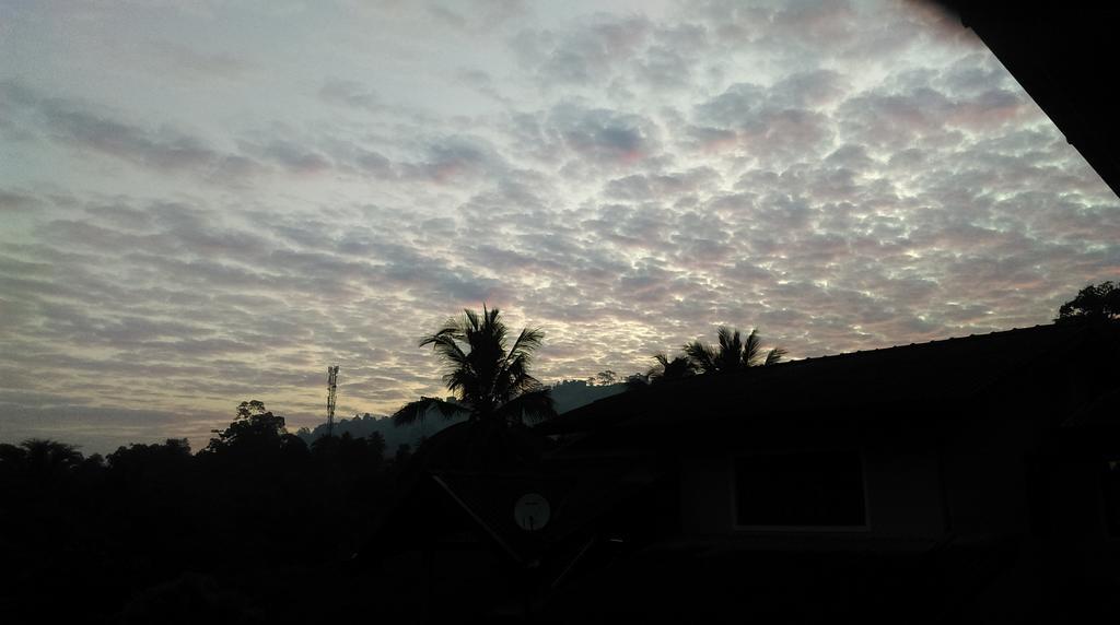 Glory Homestay Kandy Esterno foto